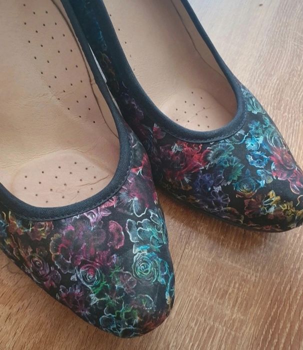 Damskie półbuty w kolorowy,kwiatowy wzór, Verdi, r.39