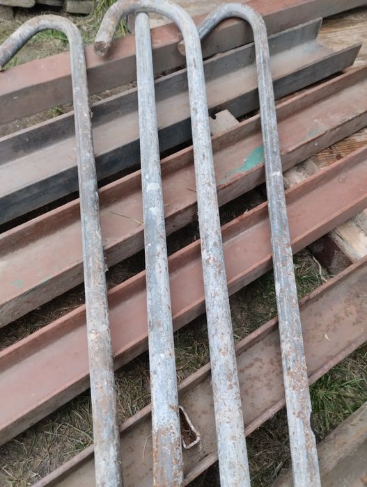 Продам тиски тяжкі. куски швелера ,труба профільна ,кругляк