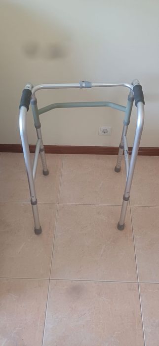 Cadeira de banho + Andarilho ajustável