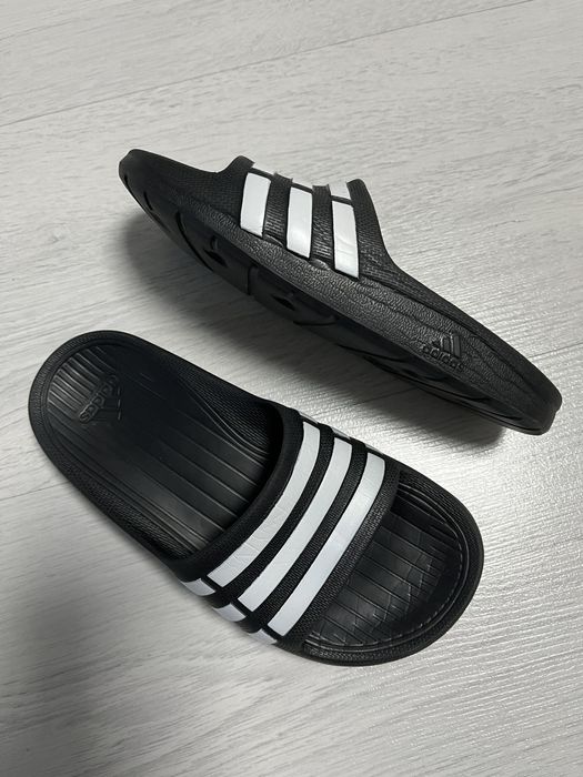 Шльопанці для басейну adidas на ніжку 17-18см