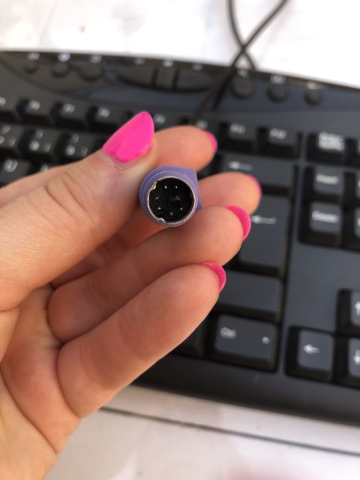 Teclado com entrada antiga
