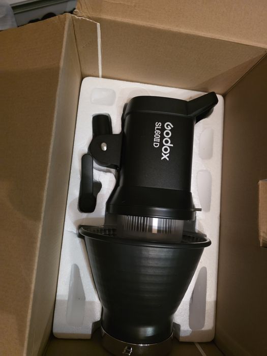 Projetor de estudio. Novo