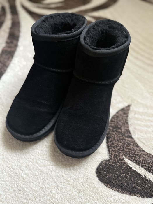 Уги для дівчинки