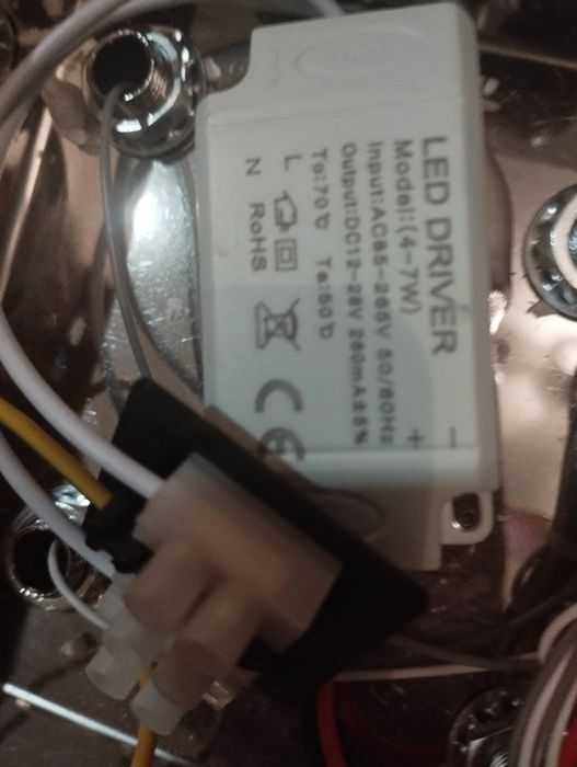 Люстра під стелю