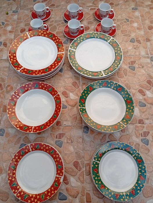 Serviço de jantar com tema de natal - 40 peças em porcelana - preço para as quarenta peças