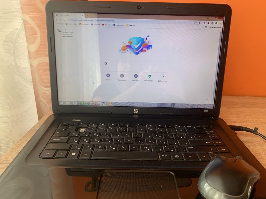 Ноутбук HP 2000 Notebook