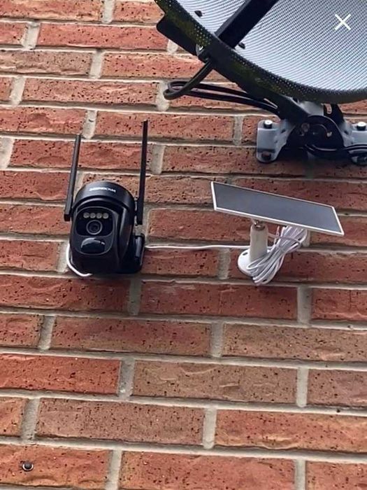 Câmera giratória Wi-Fi + Painel solar