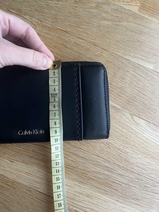 Czarny portfel damski Calvin Klein duży na zamek