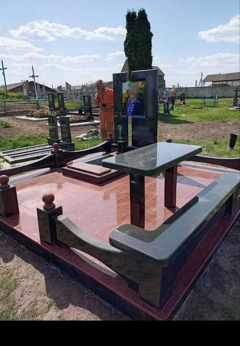 Памятники гранитные,  плитка з граніту — виготовлення та встановлення