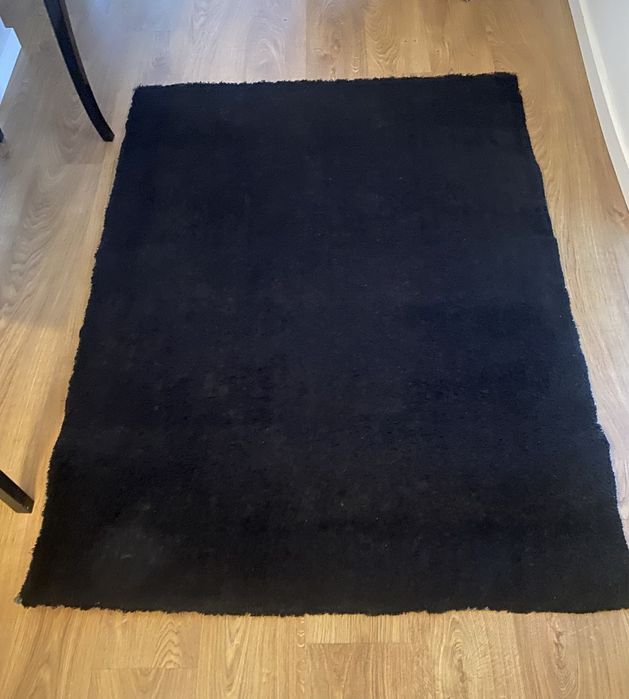 Carpete retangular preta