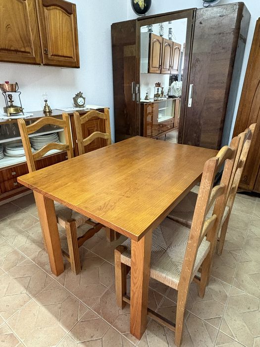 Mesa de madeira em Pinho com 4 cadeiras