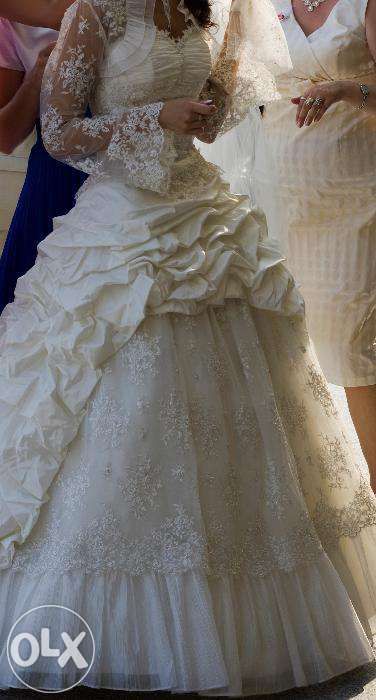 Suknia ślubna, bogato zdobiona, po praniu, rozm. 36/38