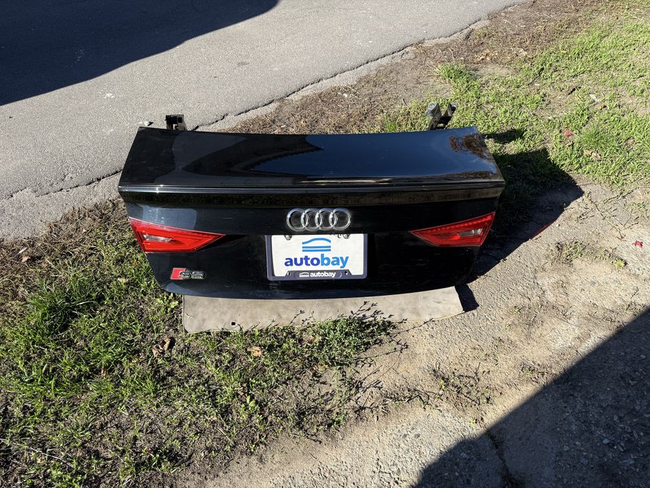 Audi a3 седан кришка багажніка