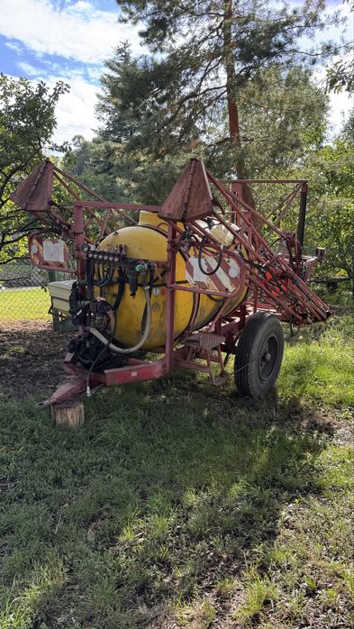 Opryskiwacz ciągany 2000 L