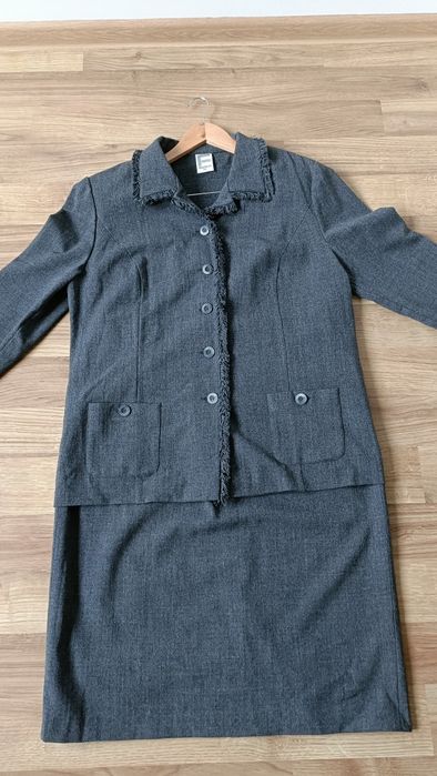 Garnitur damski zestaw garsonka spódnica ołówkowa marynarka wełna