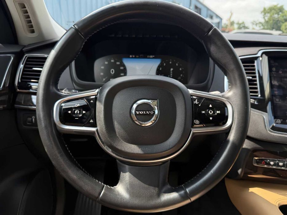 Volvo XC90      2015