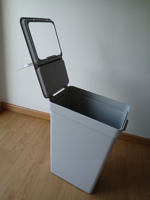 Caixote com tampa IKEA