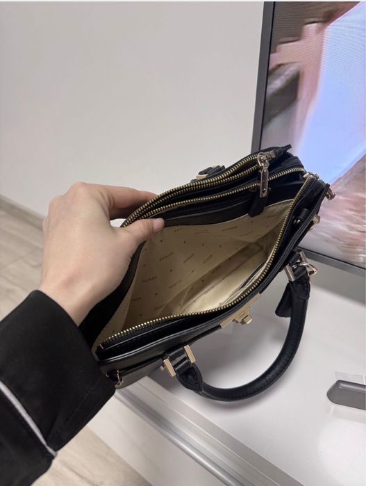 Продам сумку Guess