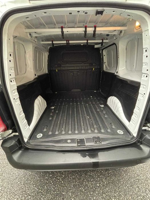 Carrinha Comercial Opel Combo 1.5 CDTi L1H1 Enjoy (3 Lugares) - 89.000 km | Novembro 2019 (Nacional)