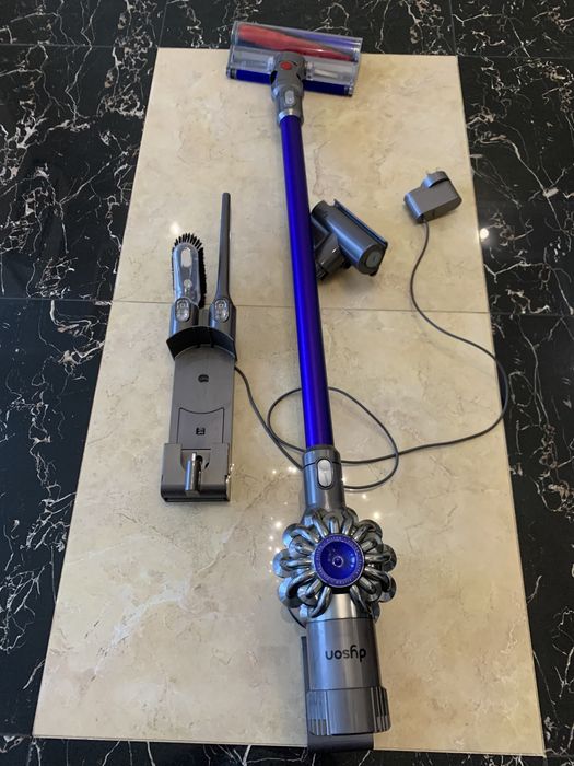 Пылесос аккумуляторный Dyson V6