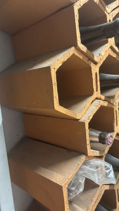 Garrafeira ( estrutura ceramica)