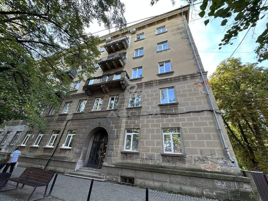 Продаж просторої дворівневої квартири в центрі міста.ІФ