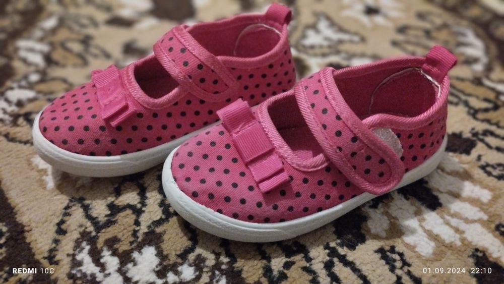 Продам кеди для дівчинки