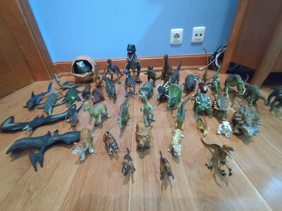 Coleção dinaussauros e animais