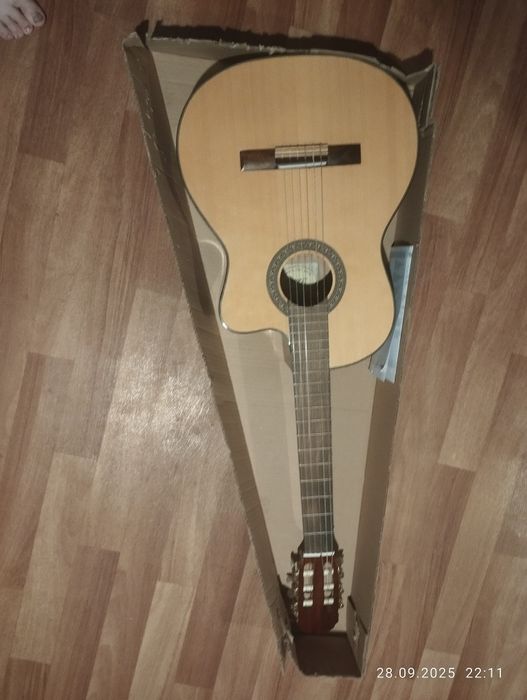 Акустическая гитара