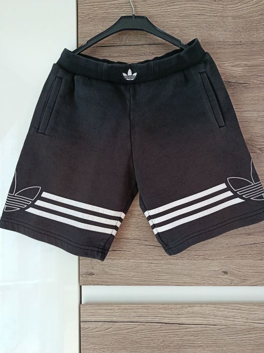 Krótkie spodenki chłopięce na w-f  (9-10 lat)