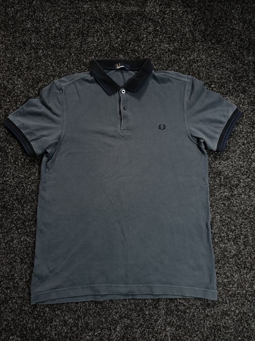 Продам Футболку Fredperry 
Стан 9/10
Розмір L
Заміри:
1 Ширина плечей