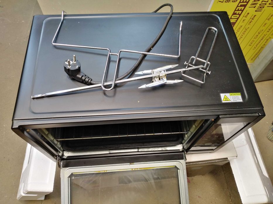 Piekarnik FIRST z rożnem