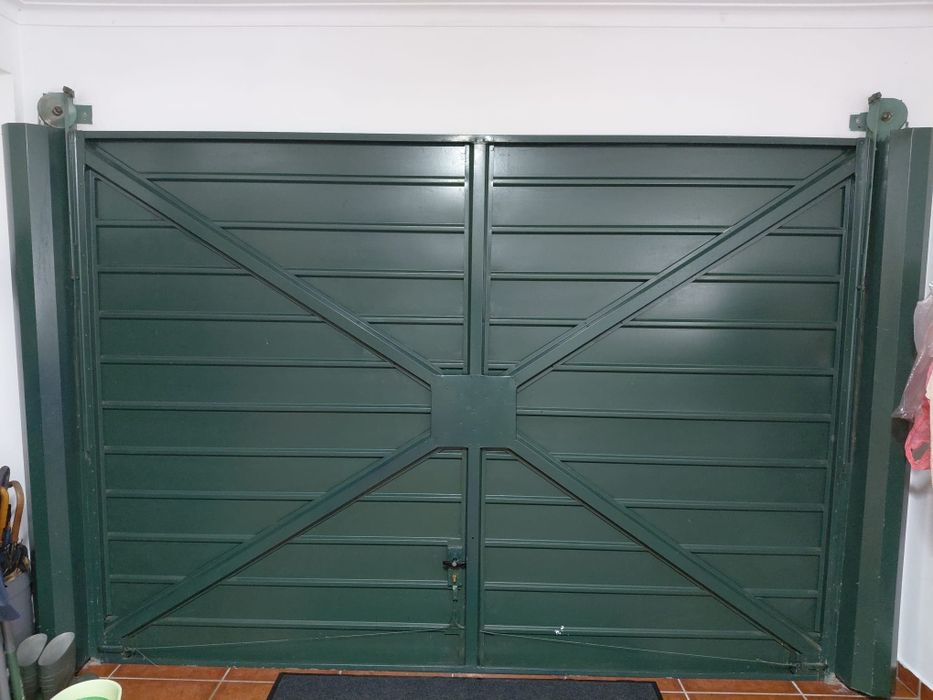 Portão manual de garagem
