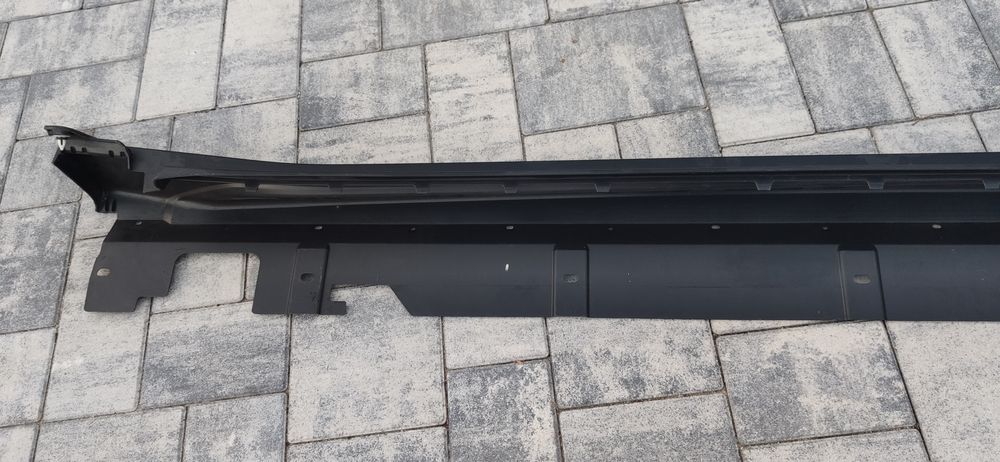 Próg zewnętrzny BMW X1 prawy