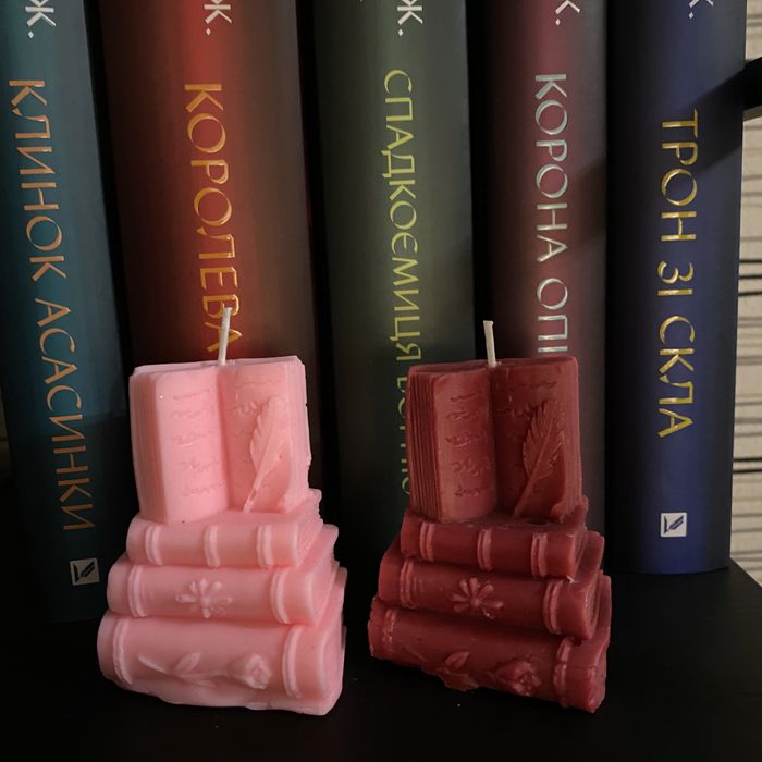 Свічки у формі книг