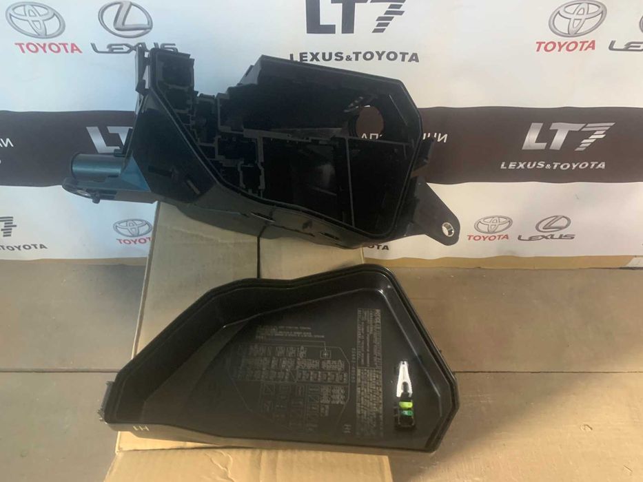 Корпус запобіжників Toyota Venza 2020-