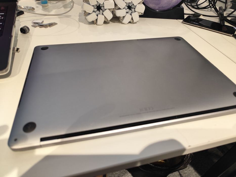 Продам Macbook pro15  i7 16 ram 256.