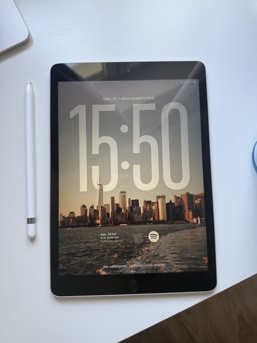Tablet APPLE iPad 10.2 9 gen. 2022 256 GB WiFi srerbny