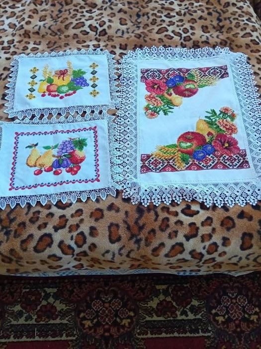 Продаються вишиті сорочки жіночі