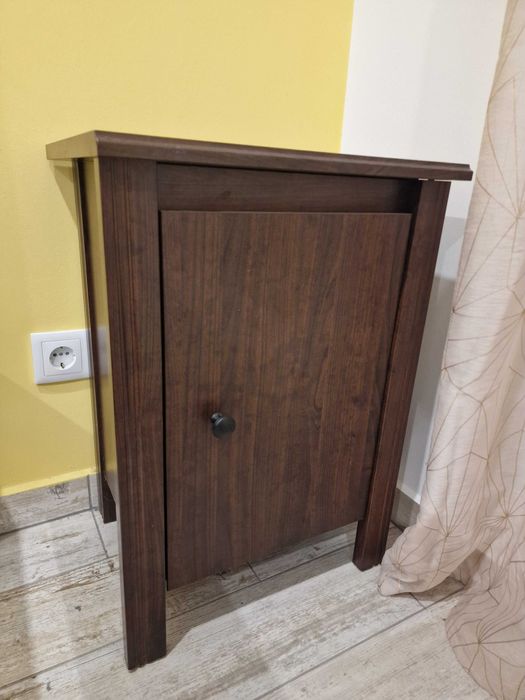 Cama casal e mesas cabeceira