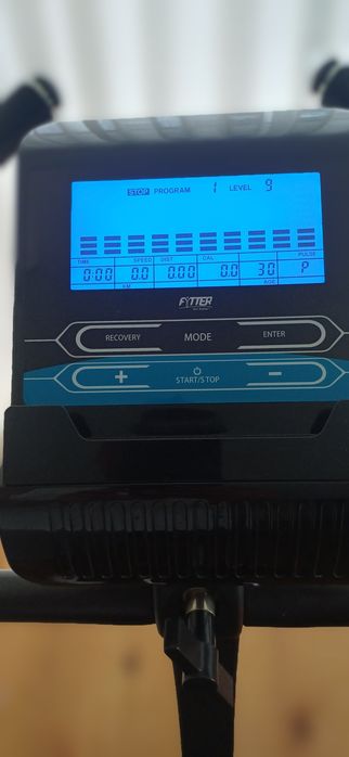 Bicicleta de Fitness em ótimo estado para desocupar. Perfeita para o treino diário em casa.