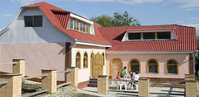 (7) Продаж готельного комплексу в Буші (1143)