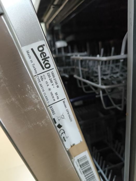 Máquina de lavar loiça Beko DFN16420X