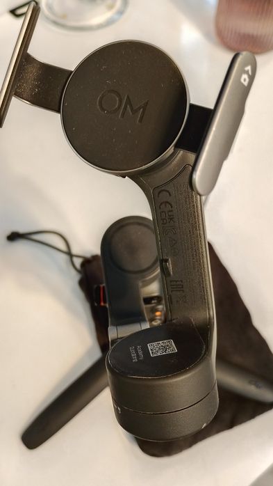 DJI Osmo Mobile 6 – stabilizator do smartfona + statyw + pokrowiec