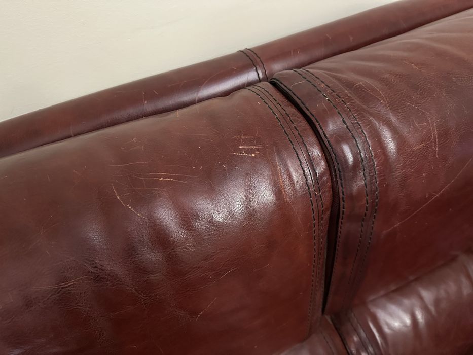 Sofá Moderno 100% pele