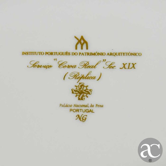 Par de terrinas e apresentador porcelana NG serviço “Coroa Real”