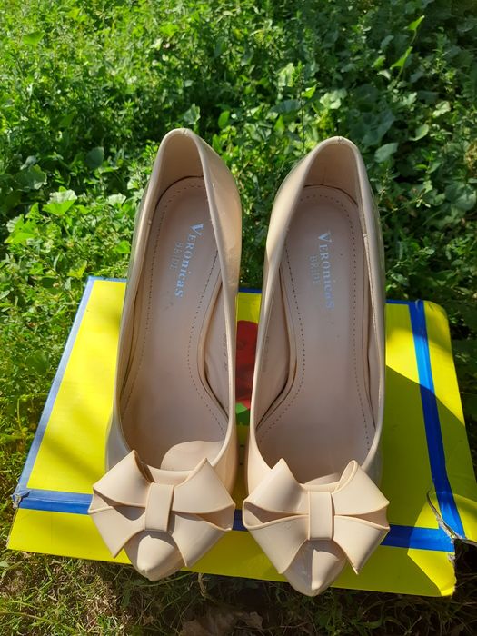 Туфлі лаковані весільні випускні бежеві 37 розмір