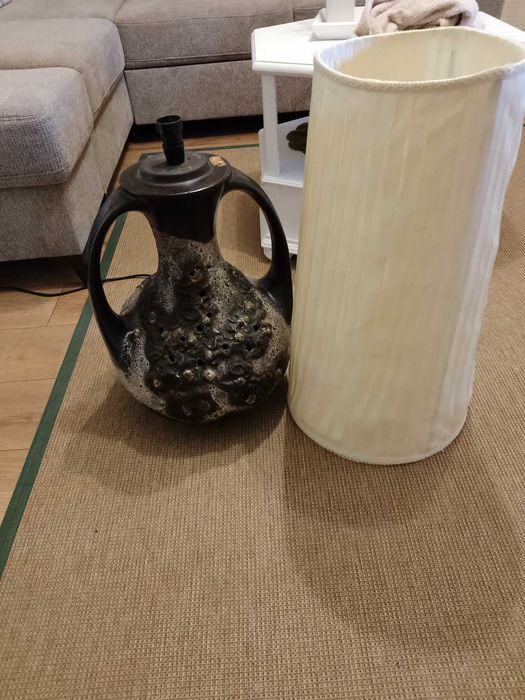 stara  ceramiczna  lampa  podłogowa