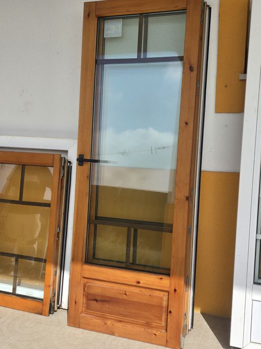 Janelas de PVC revestidas a madeira pura