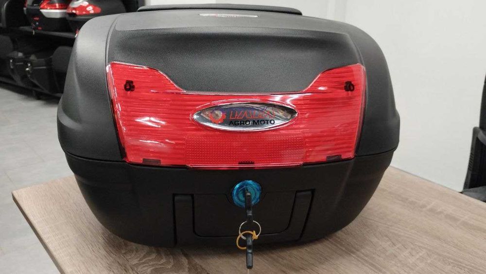 Купити якісний кофр мотобагажник для  скутера \ мотоцикла на 40 літрів